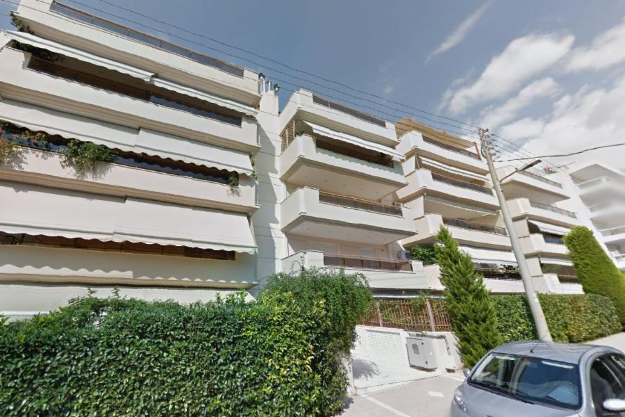 Maisonette with a parking space and a warehouse in Alimos, Attica