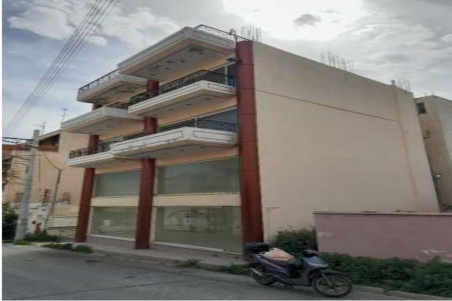 Κτήριο μικτής χρήσης στο Λαύριο