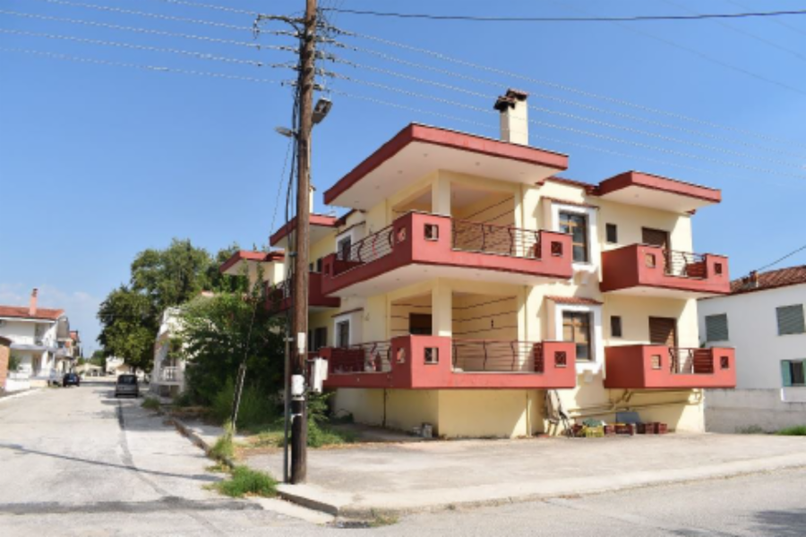 First floor apartment at Serres