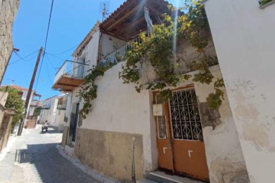 Two floor residence at Poros